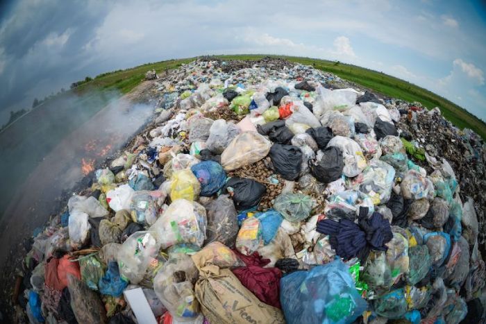 Túi nilon khó phân hủy và gây ô nhiễm môi trường