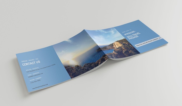 Mẫu catalogue du lịch được thiết kế với tông màu xanh dương chủ đạo ngập tràn năng lượng