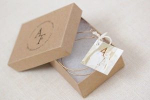 In hộp giấy đựng vòng tay giá rẻ tại Hà Nội